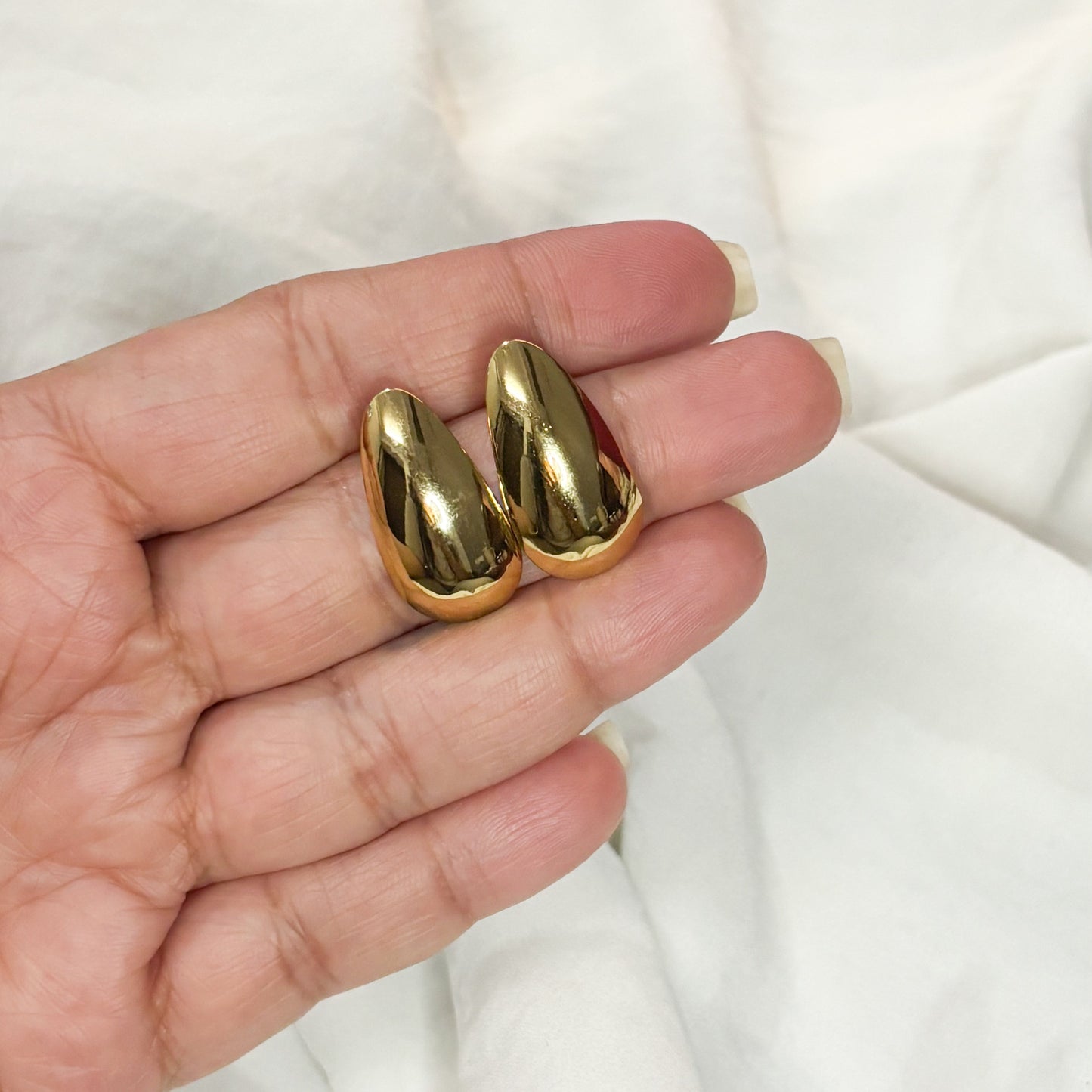 Raw Radiance Studs