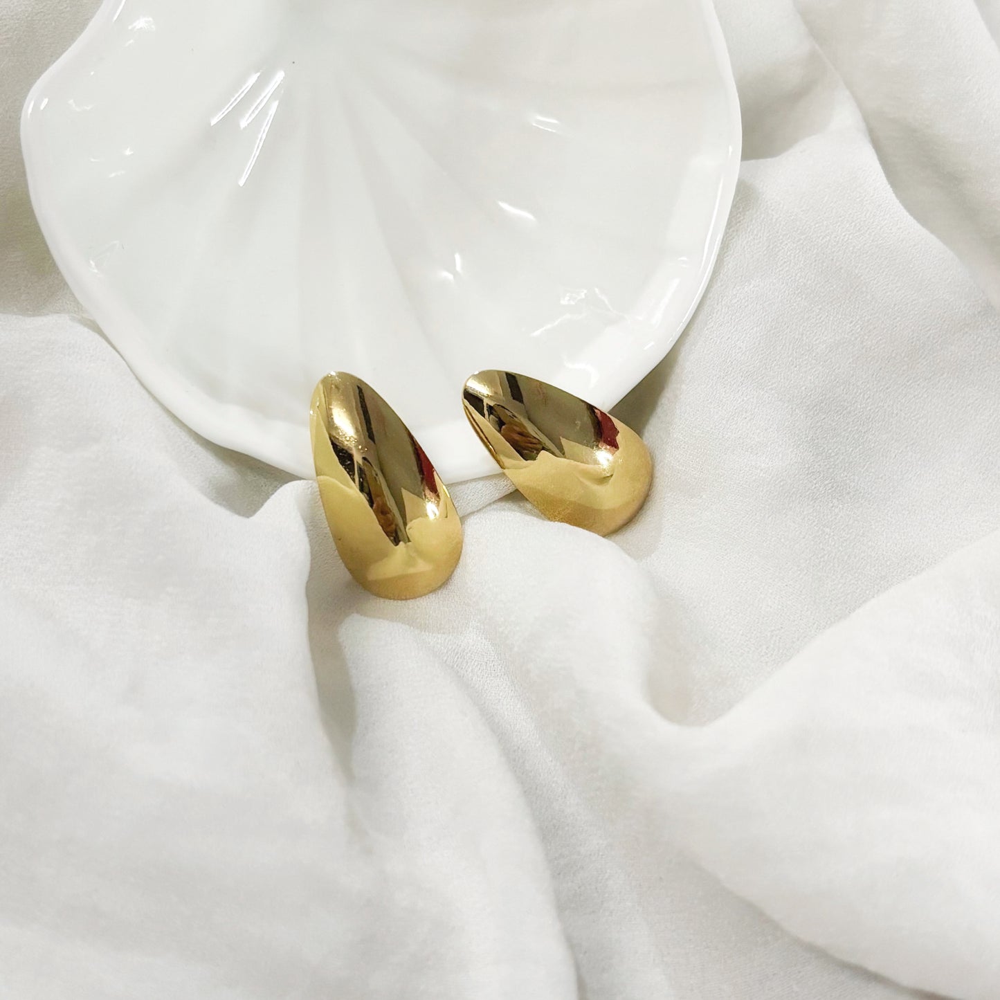 Raw Radiance Studs