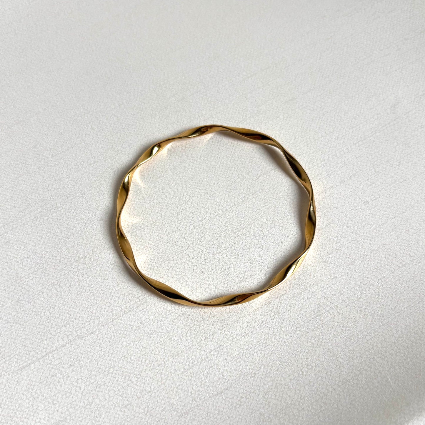 Twirl Gleam Bangle