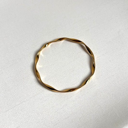 Twirl Gleam Bangle